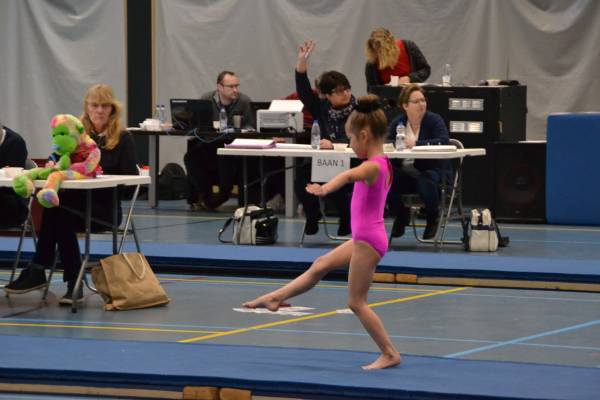 Sophie in haar gloriedagen. Wat kon dat meisje toch lekker turnen! (4)